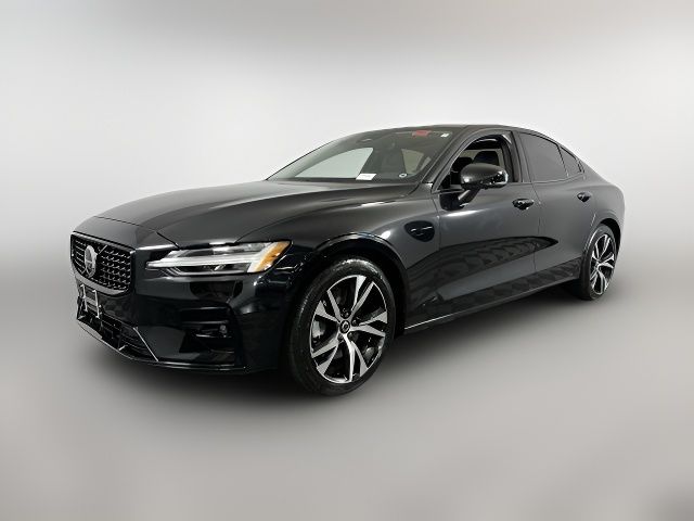 2024 Volvo S60 Plus Dark Theme