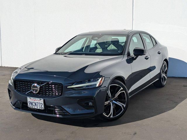 2024 Volvo S60 Plus Dark Theme