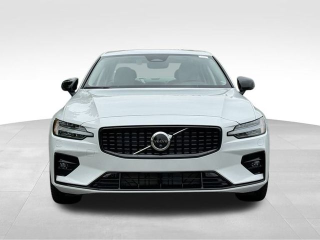 2024 Volvo S60 Plus Dark Theme
