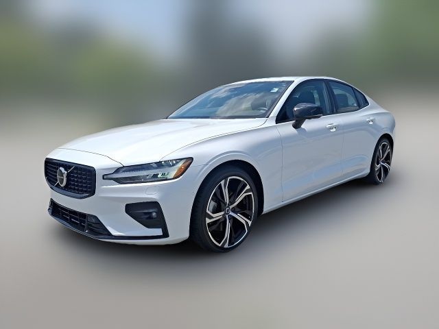 2024 Volvo S60 Plus Dark Theme