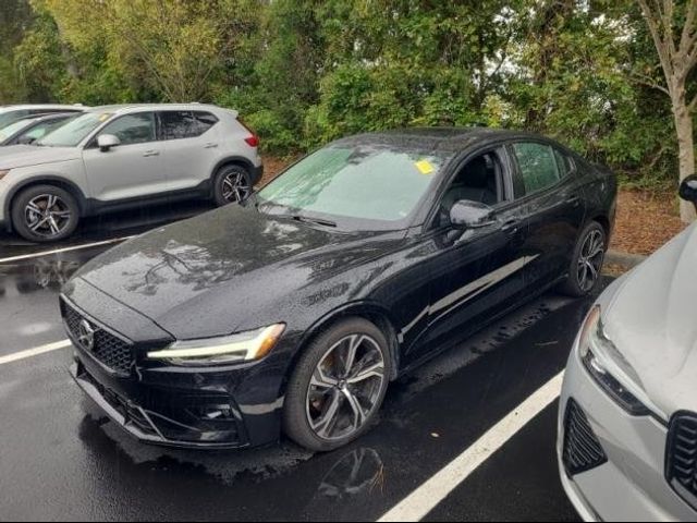 2024 Volvo S60 Plus Dark Theme