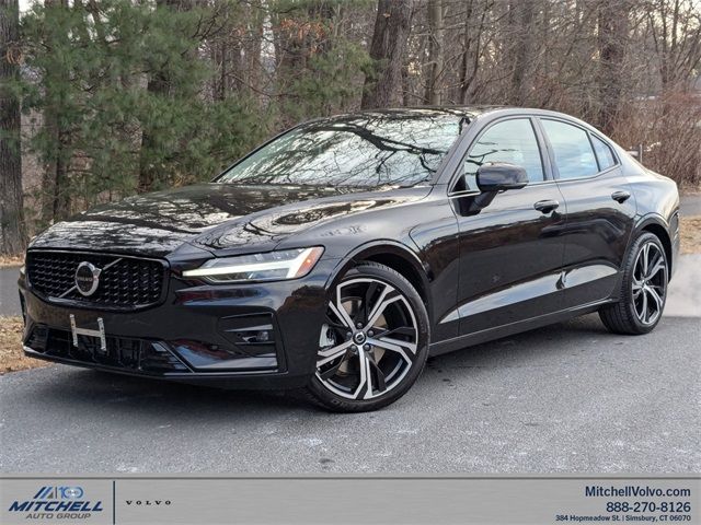 2024 Volvo S60 Plus Dark Theme