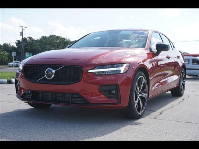 2024 Volvo S60 Plus Dark Theme