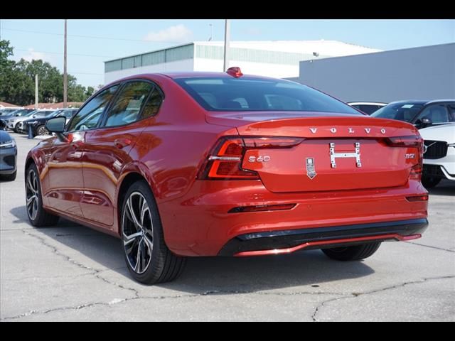 2024 Volvo S60 Plus Dark Theme