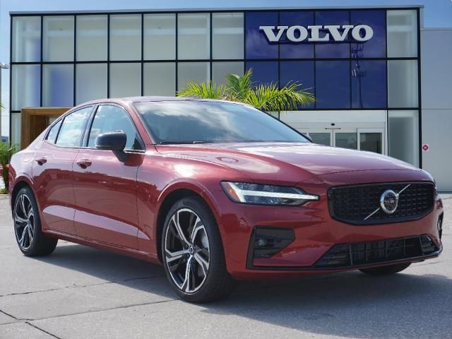 2024 Volvo S60 Plus Dark Theme