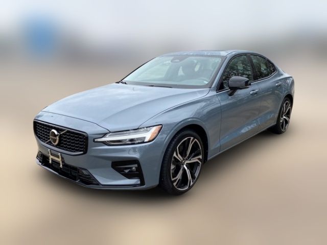 2024 Volvo S60 Plus Dark Theme