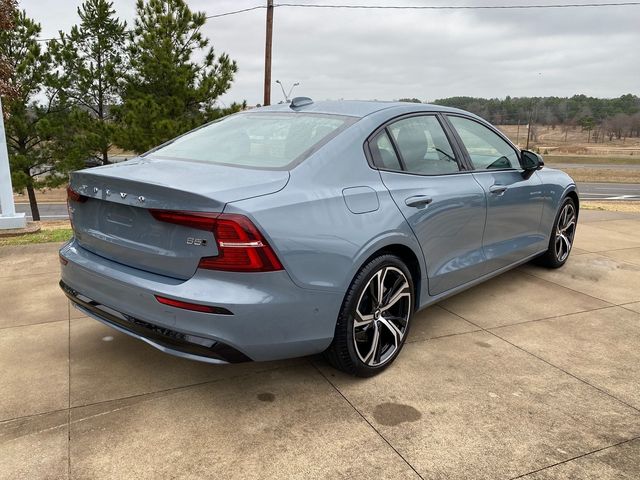 2024 Volvo S60 Plus Dark Theme