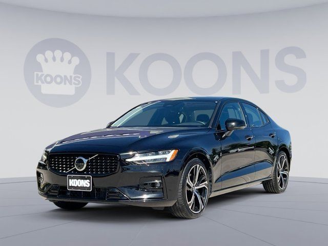 2024 Volvo S60 Plus Dark Theme