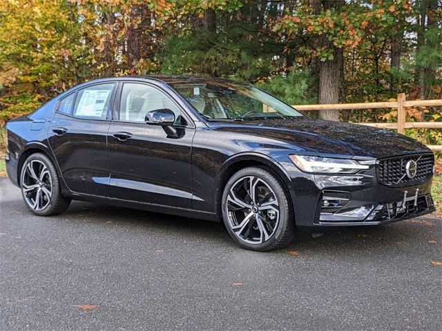 2024 Volvo S60 Plus Dark Theme