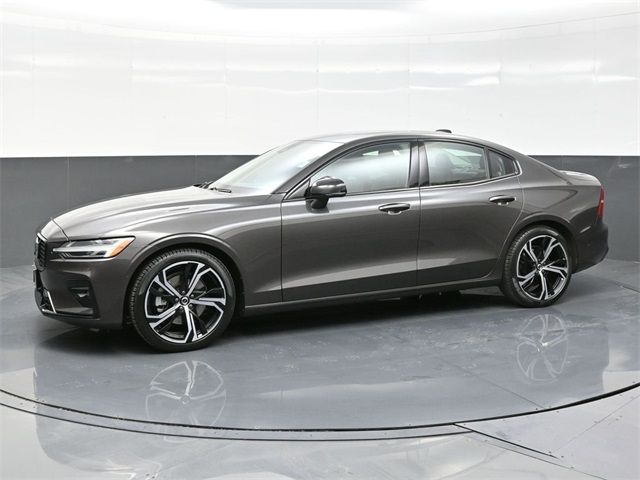 2024 Volvo S60 Plus Dark Theme