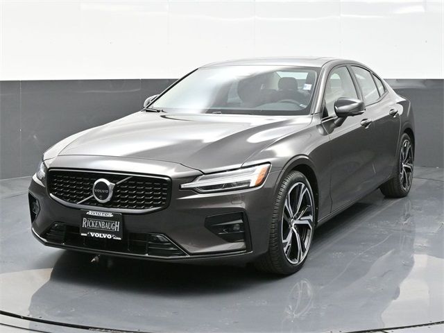 2024 Volvo S60 Plus Dark Theme