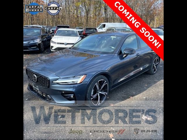 2024 Volvo S60 Plus Dark Theme