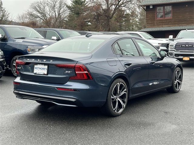 2024 Volvo S60 Plus Dark Theme