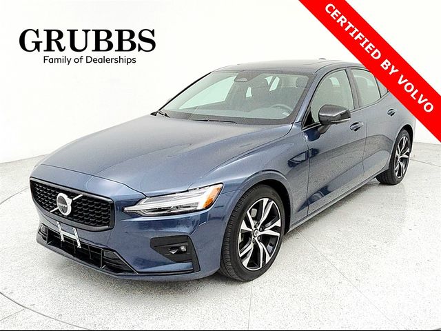 2024 Volvo S60 Plus Dark Theme