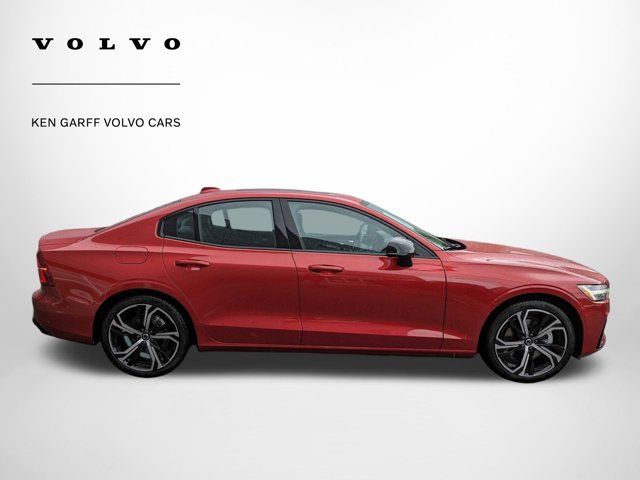 2024 Volvo S60 Plus Dark Theme