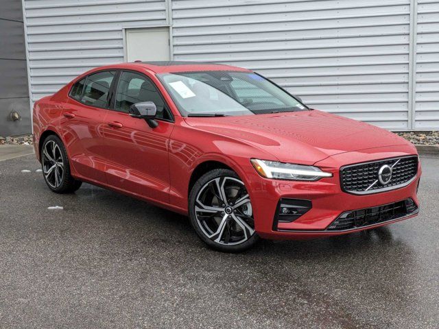 2024 Volvo S60 Plus Dark Theme