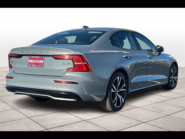 2024 Volvo S60 Plus Dark Theme