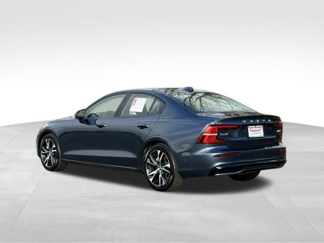 2024 Volvo S60 Plus Dark Theme