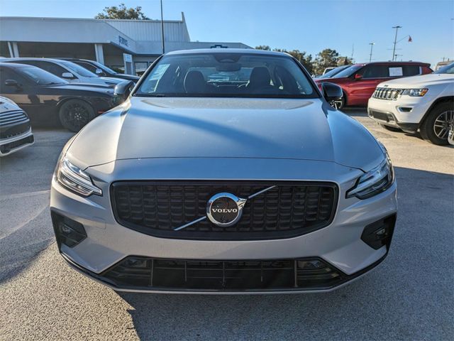 2024 Volvo S60 Plus Dark Theme