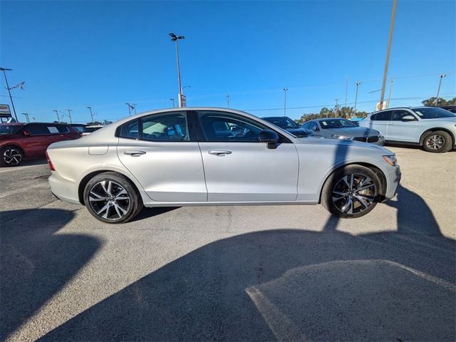 2024 Volvo S60 Plus Dark Theme