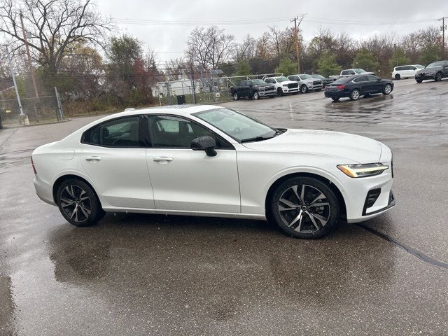 2024 Volvo S60 Plus Dark Theme