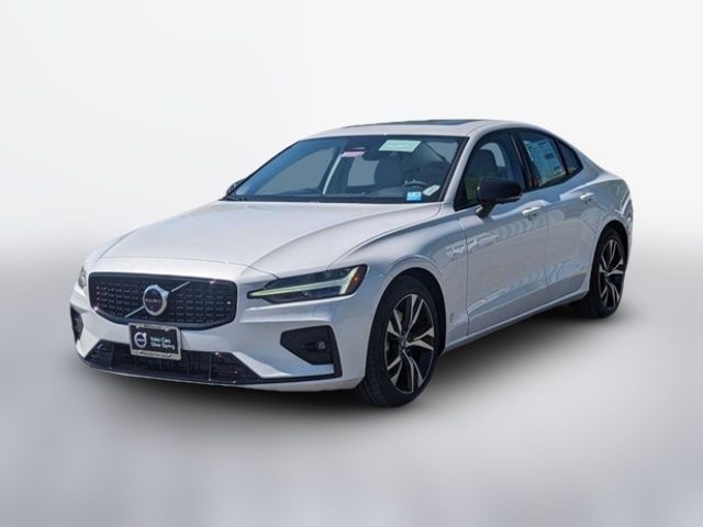 2024 Volvo S60 Plus Dark Theme