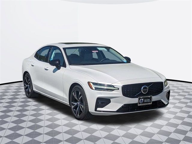 2024 Volvo S60 Plus Dark Theme