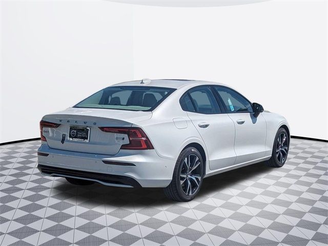 2024 Volvo S60 Plus Dark Theme