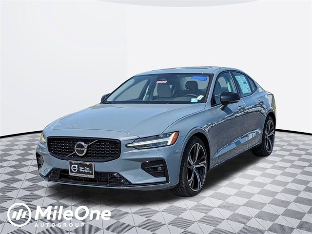 2024 Volvo S60 Plus Dark Theme