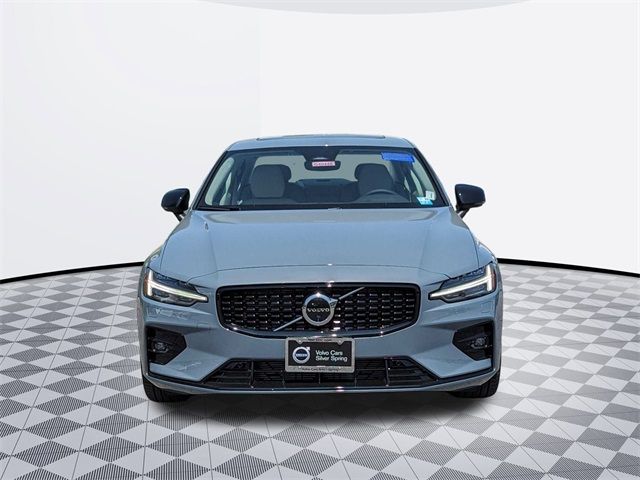 2024 Volvo S60 Plus Dark Theme