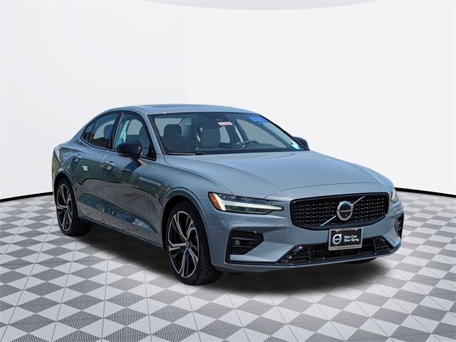 2024 Volvo S60 Plus Dark Theme