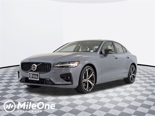 2024 Volvo S60 Plus Dark Theme