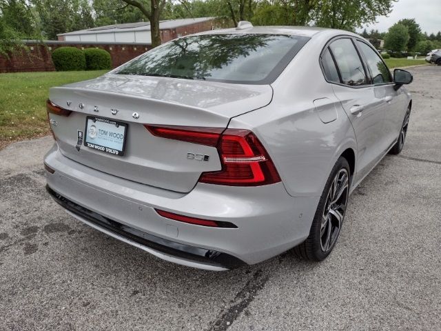 2024 Volvo S60 Plus Dark Theme