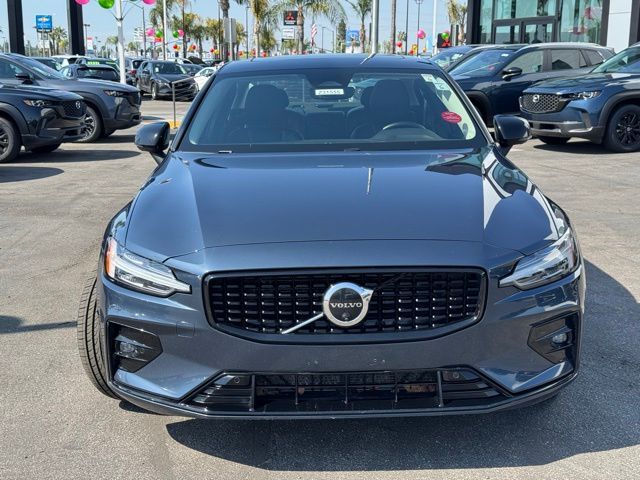 2024 Volvo S60 Plus Dark Theme