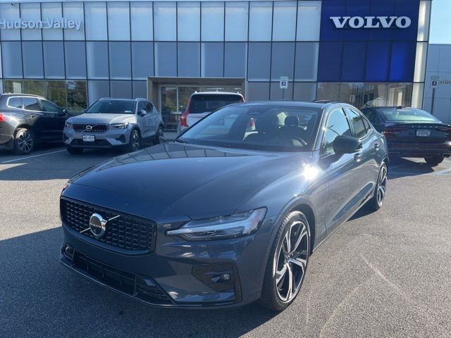 2024 Volvo S60 Plus Dark Theme