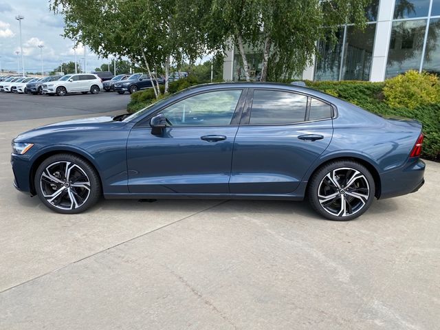 2024 Volvo S60 Plus Dark Theme