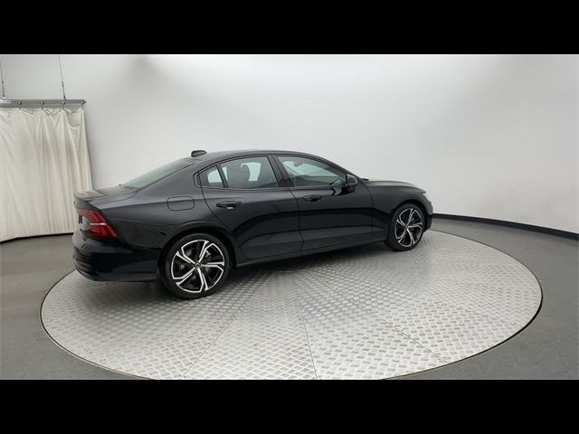 2024 Volvo S60 Plus Dark Theme