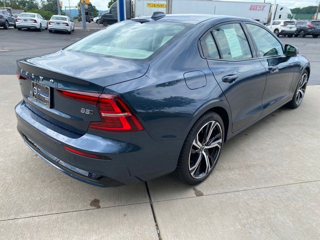 2024 Volvo S60 Plus Dark Theme