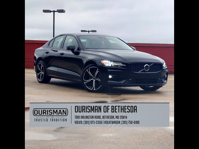 2024 Volvo S60 Plus Dark Theme