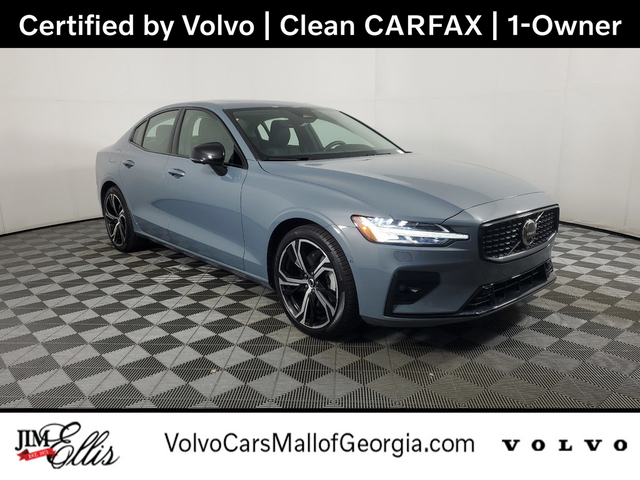 2024 Volvo S60 Plus Dark Theme