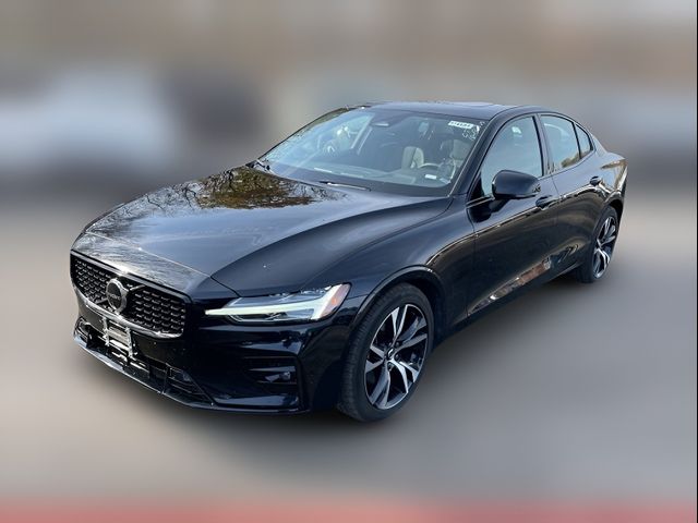 2024 Volvo S60 Plus Dark Theme