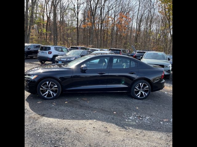 2024 Volvo S60 Plus Dark Theme