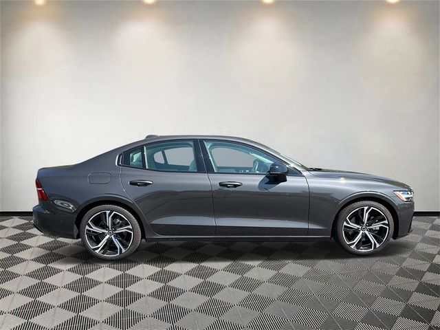 2024 Volvo S60 Plus Dark Theme