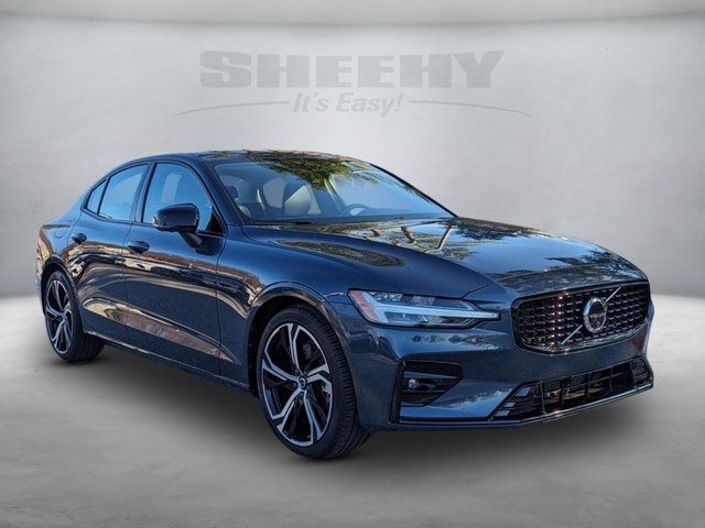 2024 Volvo S60 Plus Dark Theme