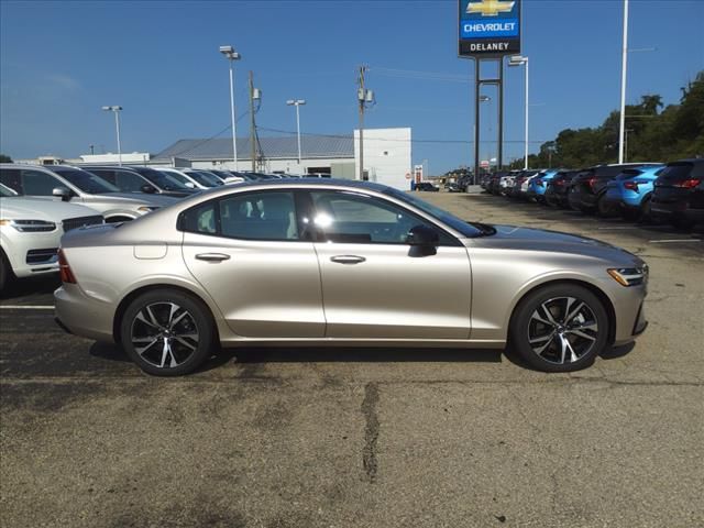 2024 Volvo S60 Plus Dark Theme