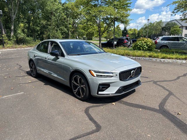 2024 Volvo S60 Plus Dark Theme