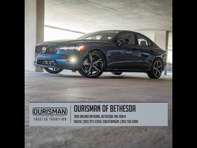 2024 Volvo S60 Plus Dark Theme