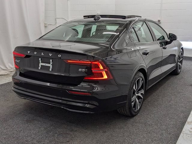 2024 Volvo S60 Plus Dark Theme