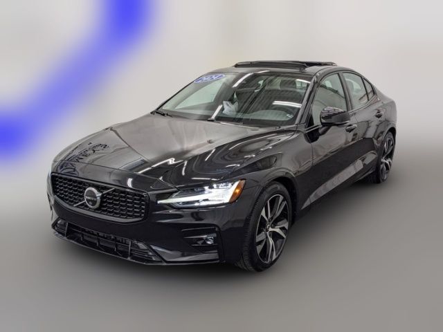 2024 Volvo S60 Plus Dark Theme