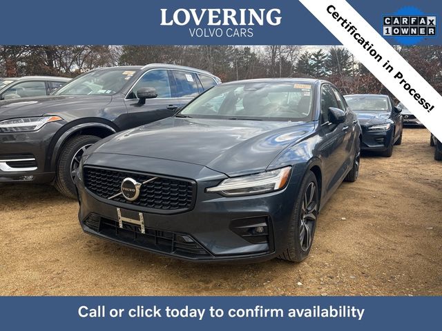 2024 Volvo S60 Plus Dark Theme